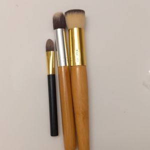 Makeup brushes. Set of 3